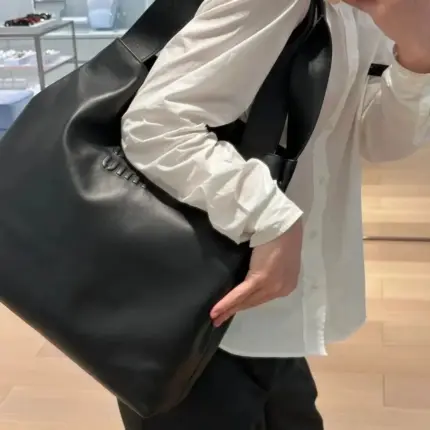 【福利回饋】M1U M1U 24SS 繆繆 壓印壓紋字母logo 皮質 托特包手提袋單肩包