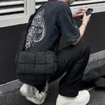 【現貨】【原廠】BV家 Cassette 編織尼龍 經典八格 磁扣 枕頭包單肩包側背包小包 黑色