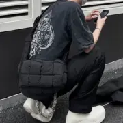 【現貨】【原廠】BV家 Cassette 編織尼龍 經典八格 磁扣 枕頭包單肩包側背包小包 黑色