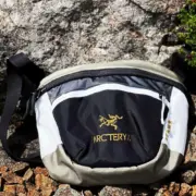 【現貨】ARC'TERYX x BEAMS Beta Lt 拼色 始祖鳥 鳥牌 聯名 斜背包側背包腰包小包