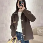 【預售】【過驗】1V x Tyler 24FW 聯名 字母刺繡 科技棉牛角扣十字繡夾克外套開衫 巧克力色