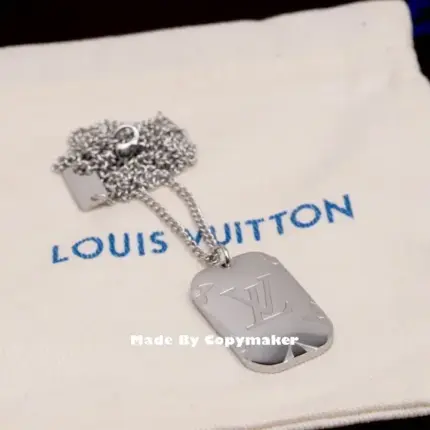 1V 20SS Monogram Logo 吊牌 鐵牌 花紋 項鍊 吊墜