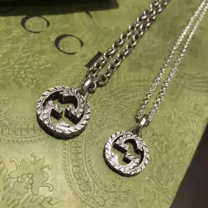 GUC 20SS Textured Interlocking G Pendant Necklace 經典雙G做舊 項鍊 吊墜