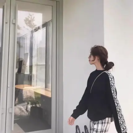 D1OR 21FW 側邊經典老花織帶拼接 圓領毛衣衛衣大學T長袖 針織