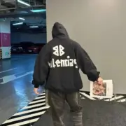 【現貨】巴黎 BLC 24FW 秀款 膠帶 繃帶logo 水洗做舊 帽T連帽衛衣帽衫 黑色