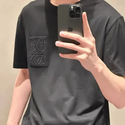 【現貨】LOWE 25SS 口袋刺繡 經典幾何logo 短袖T恤 黑色/白色