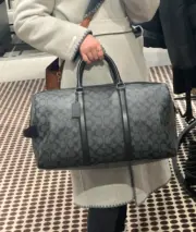 【現貨】【福利回饋】C0ACH Venturer 43 經典老花滿版logo 大容量 手提袋斜背包旅行包旅行袋