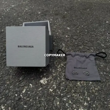 【現貨】【全套包裝】巴黎 BLC 雙B鎖扣BB字母 經典款 帶鑽 鈦鋼 耳環耳釘