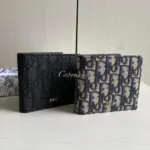 【預售】D1OR 經典款 老花 頭層牛皮 八卡皮夾錢包短夾 二色