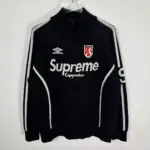 【預售】Sup x Umbro SS25 聯名 徽章印花條紋 拉鍊毛衣夾克外套 三色