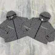 【現貨】【福利回饋】D1OR 滿版logo 滿印 連帽衝鋒衣風衣外套夾克