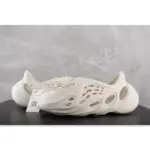 【現貨】YEEZY Foam Runner "Sand" 沙色 洞洞鞋 洞洞拖 拖鞋 YZY FY4567