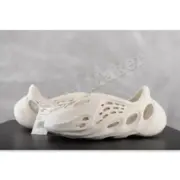 【現貨】YEEZY Foam Runner "Sand" 沙色 洞洞鞋 洞洞拖 拖鞋 YZY FY4567