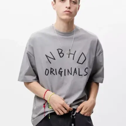 【預售】NEIGHBORHOOD 24SS SHELTECH 草寫字母印花 短袖T恤 NBHD