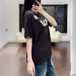 【現貨】1V 25SS 隱藏款 正面字母徽章 背面字母logo 短袖T恤