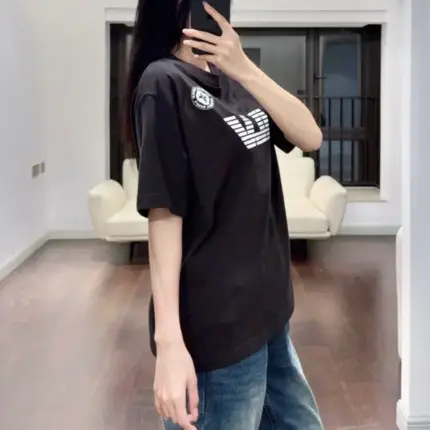 【現貨】1V 25SS 隱藏款 正面字母徽章 背面字母logo 短袖T恤