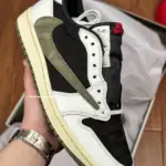 【現貨】Travis Scott x Air Jordan 1 Low OG “Medium Olive” 聯名 黑綠 倒鉤5.0 AJ1
