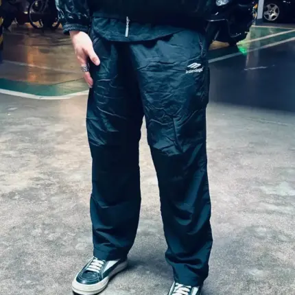 【現貨】巴黎 BLC 22FW 3B Sporty 刺繡logo 尼龍 直筒休閒褲運動褲長褲