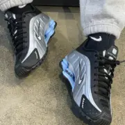 【預售】NK Shox R4 未來科技感慢跑鞋休閒鞋運動鞋 銀黑藍 HQ1988-004