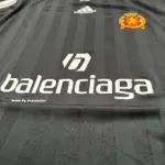 巴黎 BLC x AD 聯名 23SS 秀款 條紋復古 經典刺繡 曼聯  V領 短袖T恤 足球衣