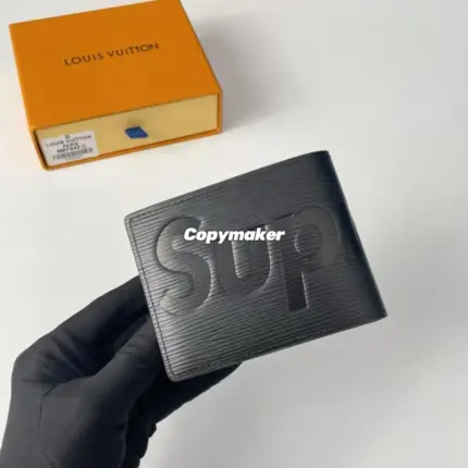 【預售】1V x Sup 聯名 Slender Wallet 壓紋Logo 黑色 皮夾短夾錢包