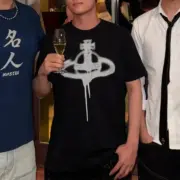 【現貨】Viv1enne Westwood 24SS 土星星球噴霧印花 短袖T恤 黑色