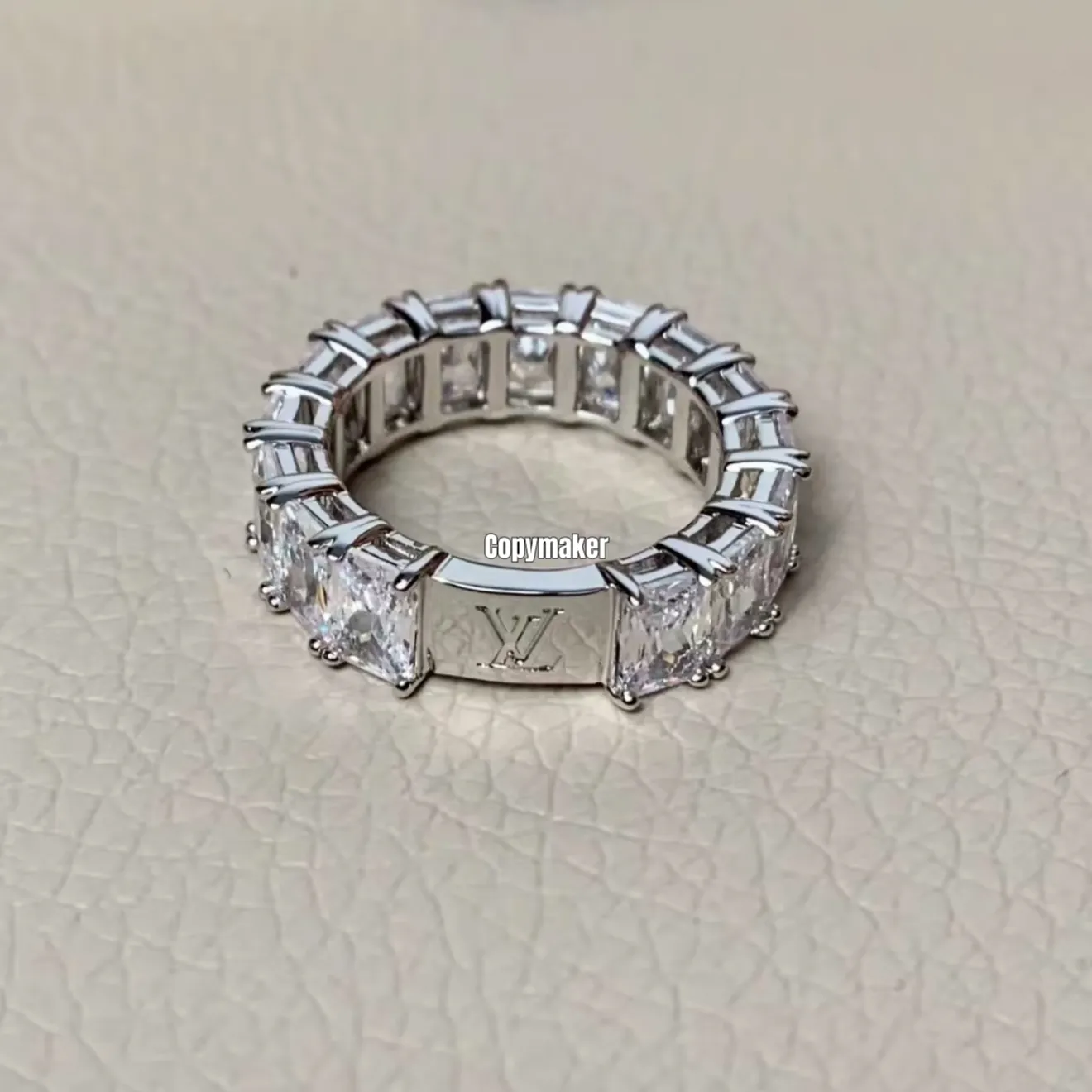 【618新品】【過驗】1V 雕刻字母Logo 鋯石寶石 戒指 男女同款 銀色