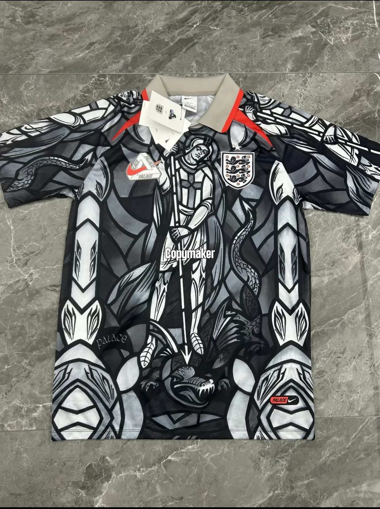 【預售】PALACE x NK x 英格蘭足球隊 26SS 三方聯名雕像印花 後背大印花 短袖T恤