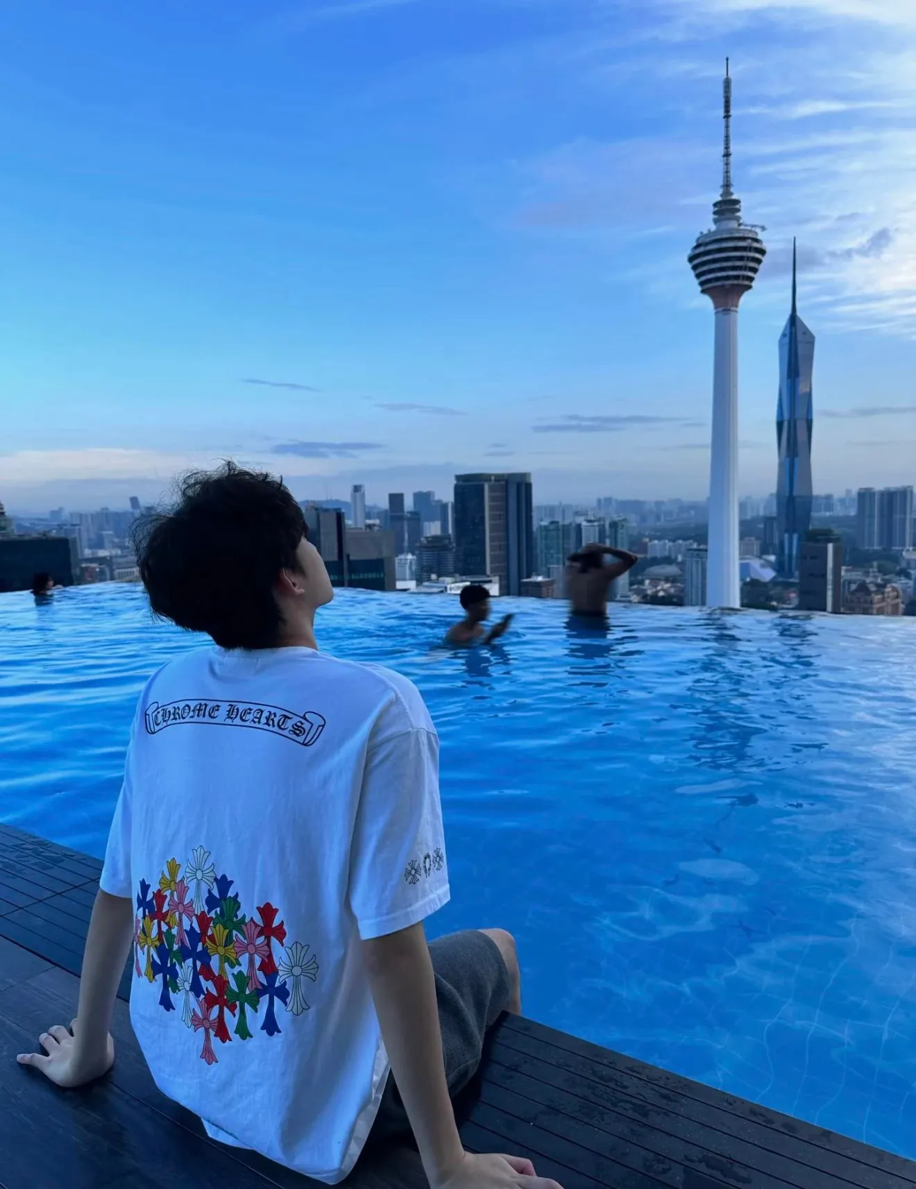 【預售】Chrome Hearts 25SS 胸口小字 後背彩色十字架 短袖T恤 CH克羅心 黑色/白色