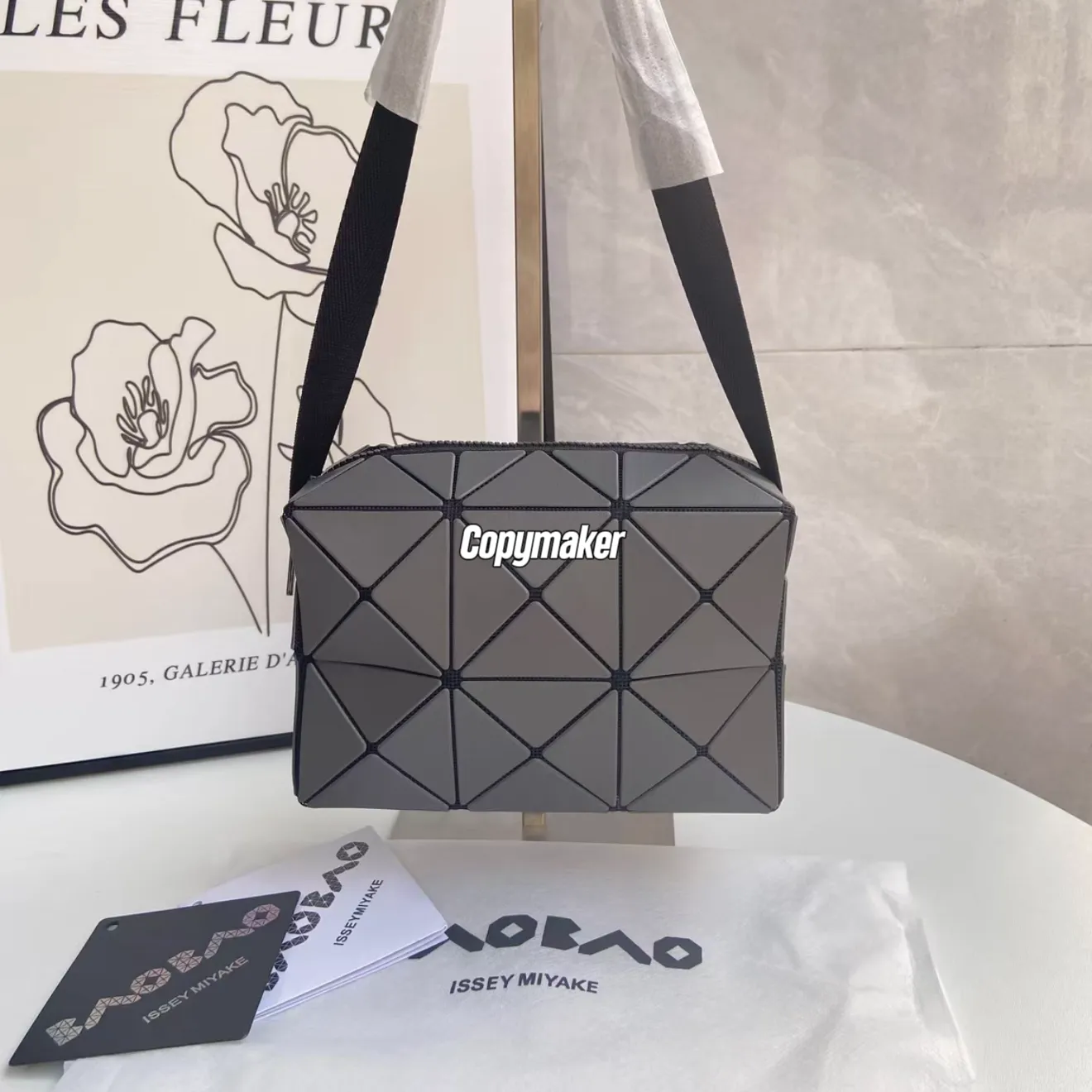【預售】lssey Mivake 23SS 三宅一生 Cuboid 邱比特 小方盒單肩包側背包斜背包 碳灰