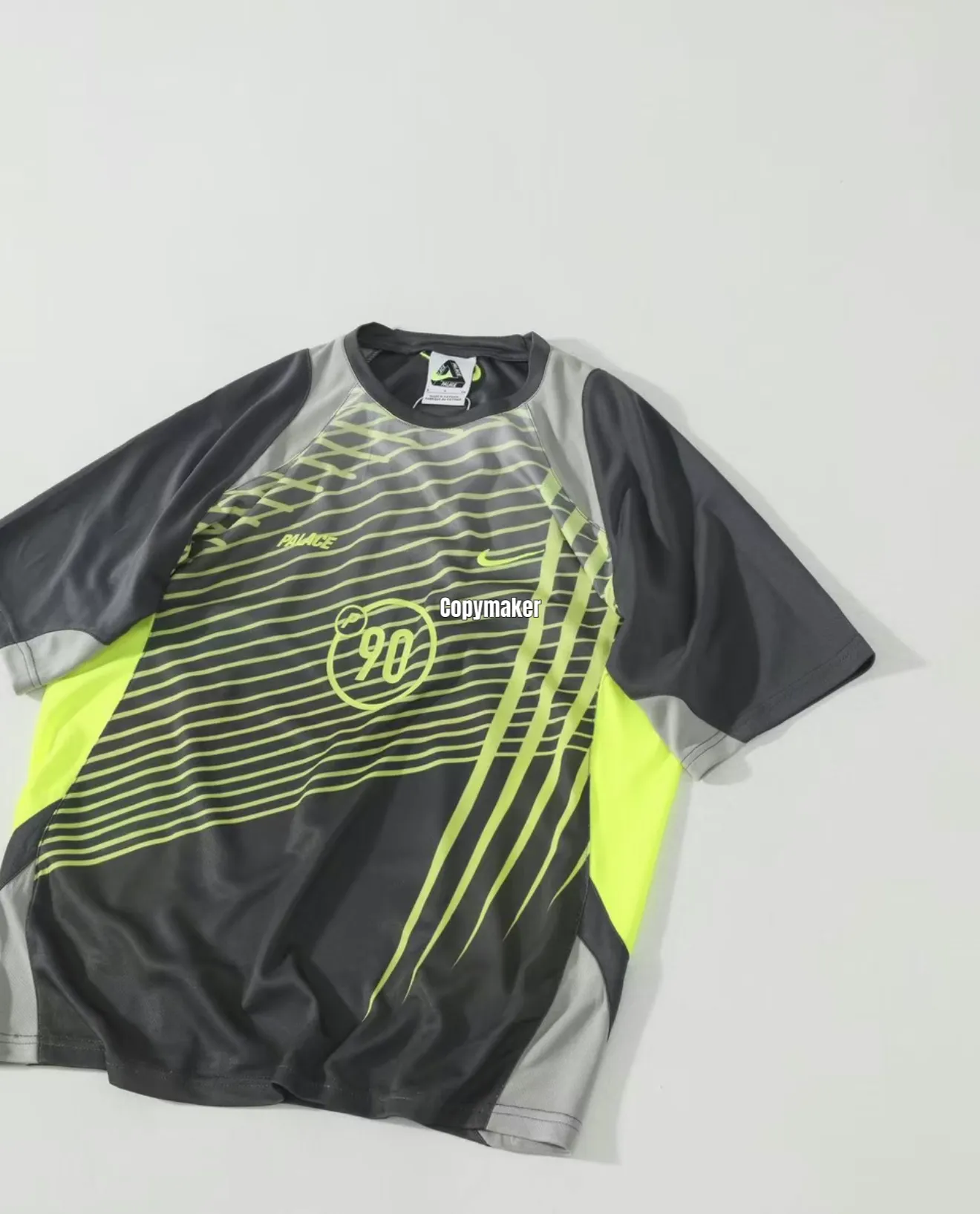 【預售】PALACE x NK  26SS 聯名 TOTAL P90 JERSEY logo 印花球衣短袖T恤