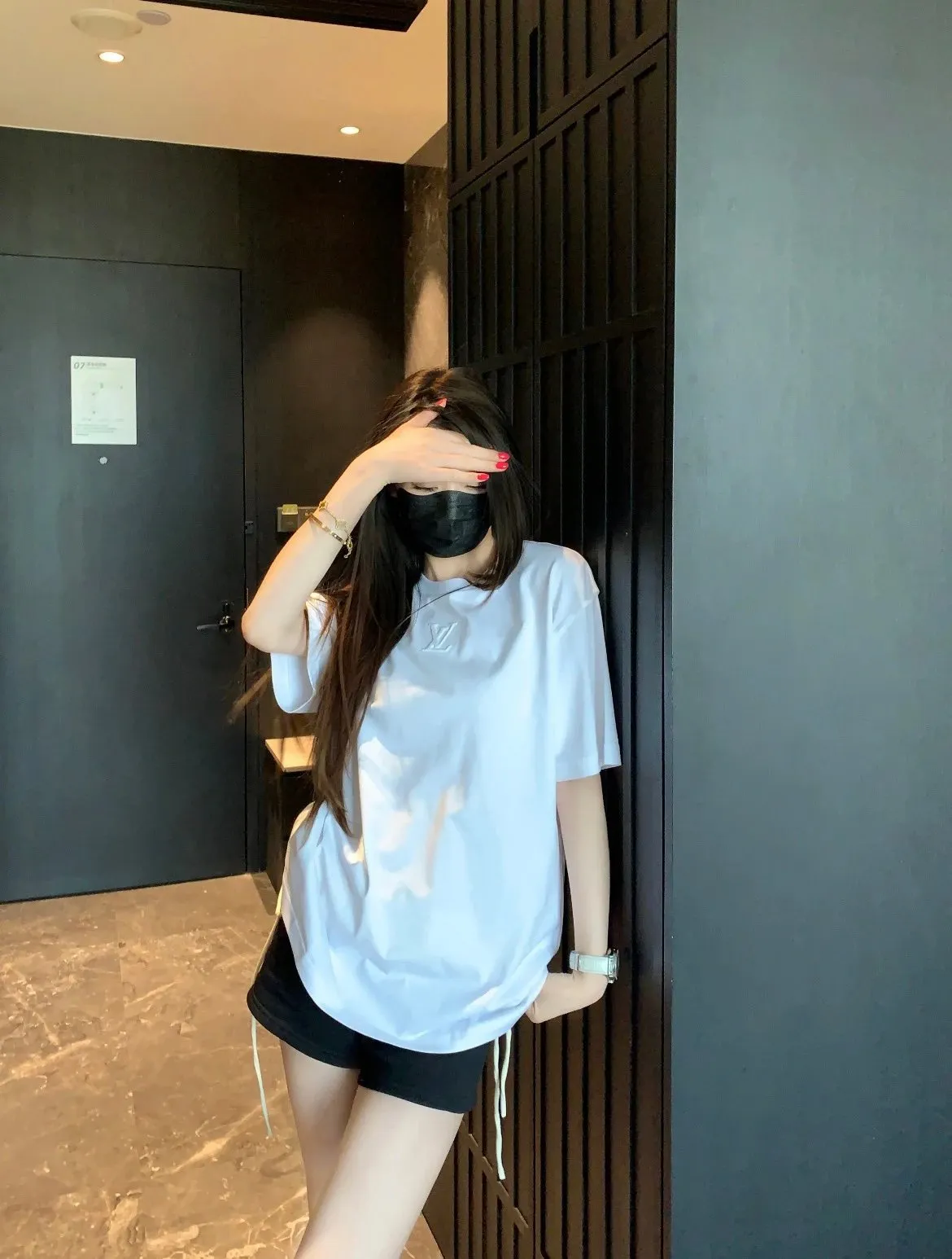 【現貨】【特價免運】1V 24SS Embossed T-Shirt 壓紋浮雕經典logo 重磅簡約素色 短袖 T恤