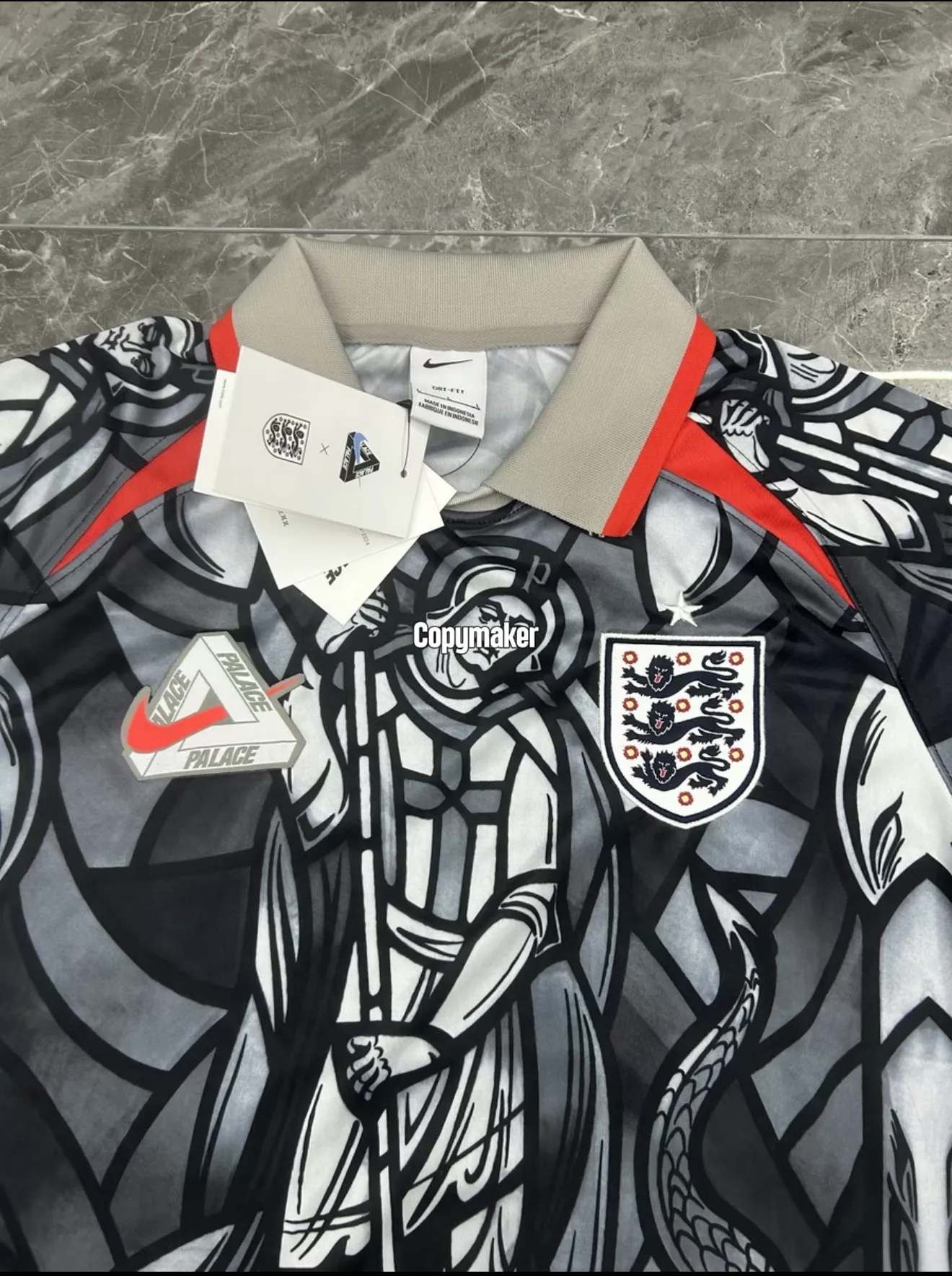 【預售】PALACE x NK x 英格蘭足球隊 26SS 三方聯名雕像印花 後背大印花 短袖T恤