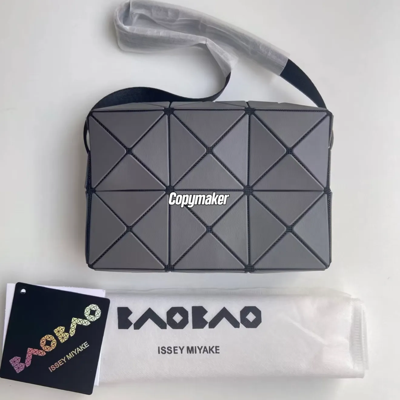 【預售】lssey Mivake 23SS 三宅一生 Cuboid 邱比特 小方盒單肩包側背包斜背包 碳灰