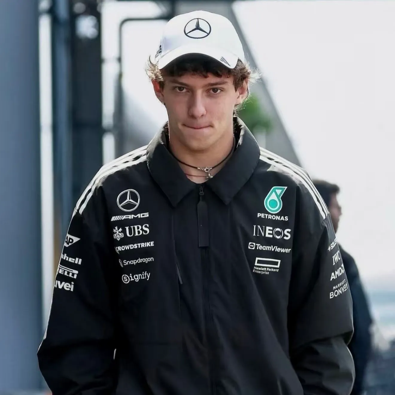 【預售】AD × MERCEDES-AMG 聯名款 PETRONAS F1 一級方程式車隊 拉鍊夾克外套棉服 黑色