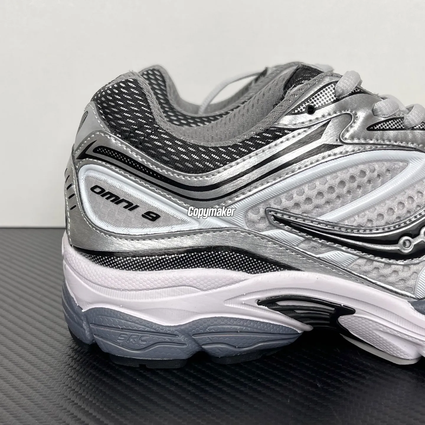 【預售】Saucony Pro Grid Omni 9 OG 減震機能運動鞋休閒鞋 灰銀