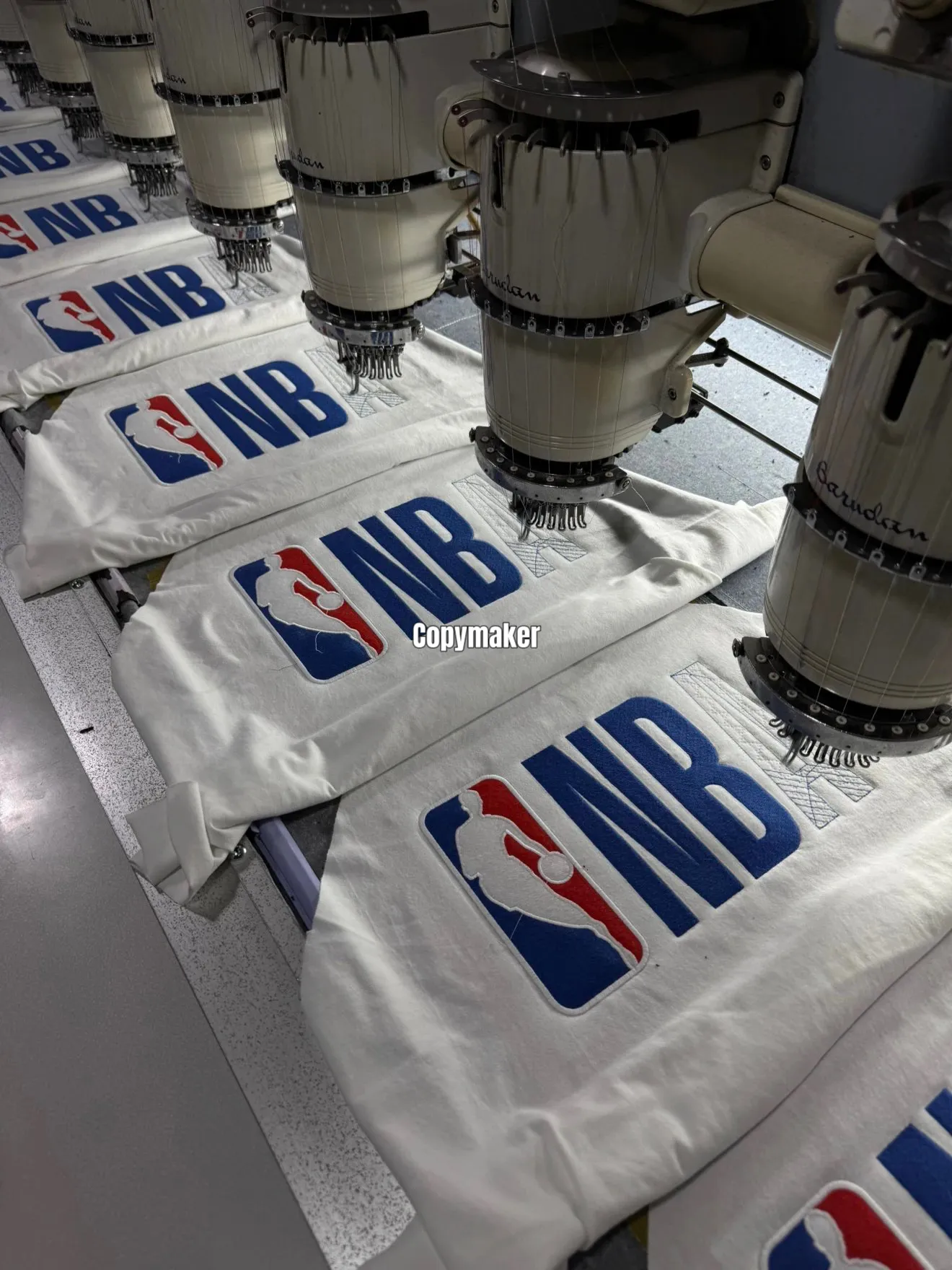 【618新品】【過驗】巴黎 BLC 26SS x NBA 聯名 拼接刺繡logo 短袖T恤足球衣 白色