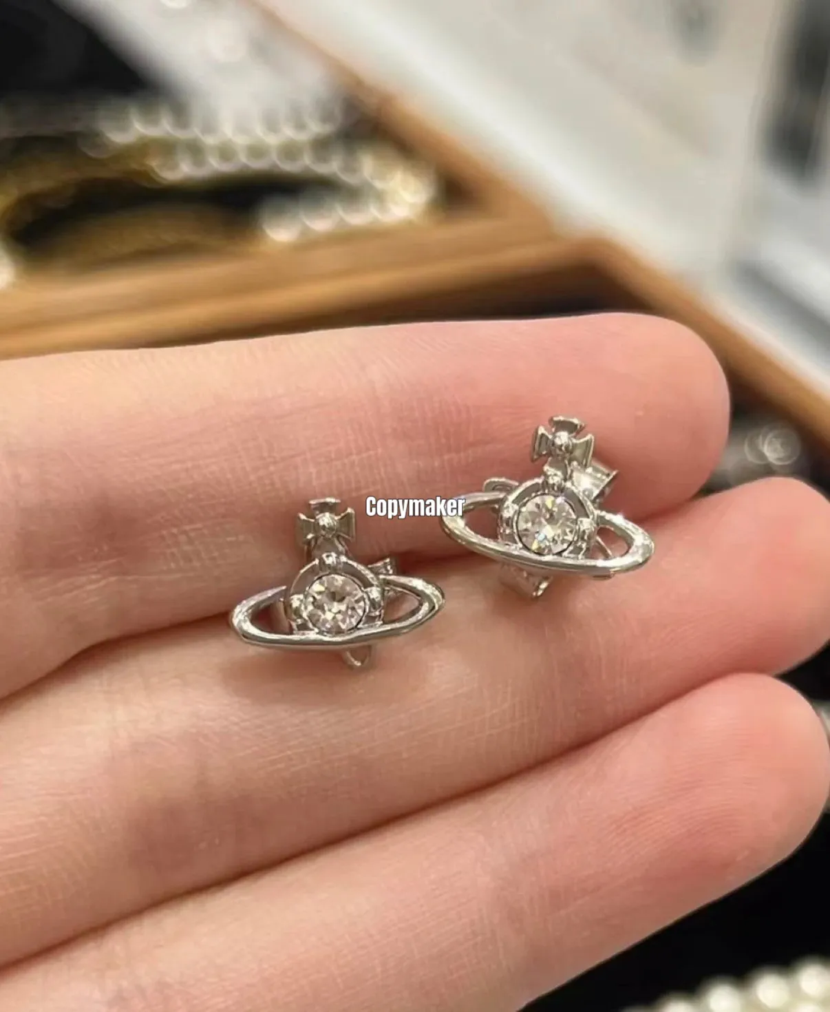 【現貨】【過驗】Viv1enne Westwood 土星星球 水鑽 耳環耳釘 西太后