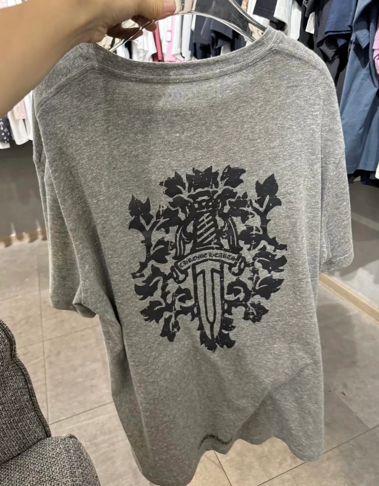 【預售】Chrome Hearts 25SS 胸前小字 後背寶劍印花 短袖T恤 CH克羅心 灰色