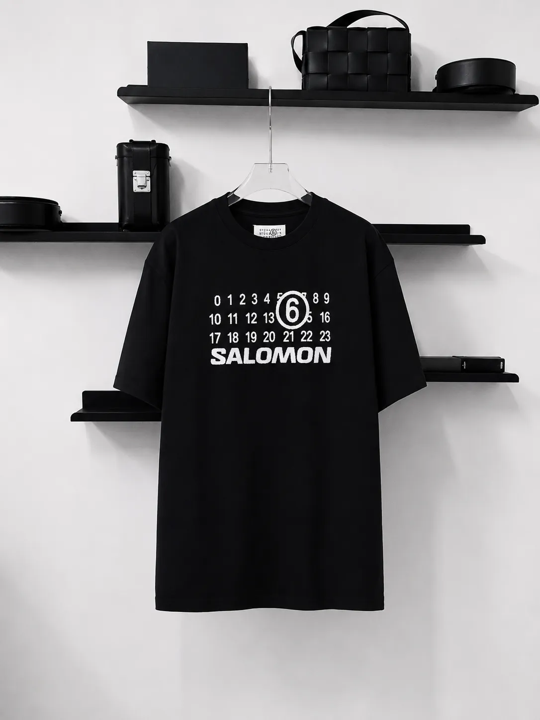 【預售】Salomon x MM6 26SS 聯名款 數字logo 短袖Ｔ恤 黑色/白色
