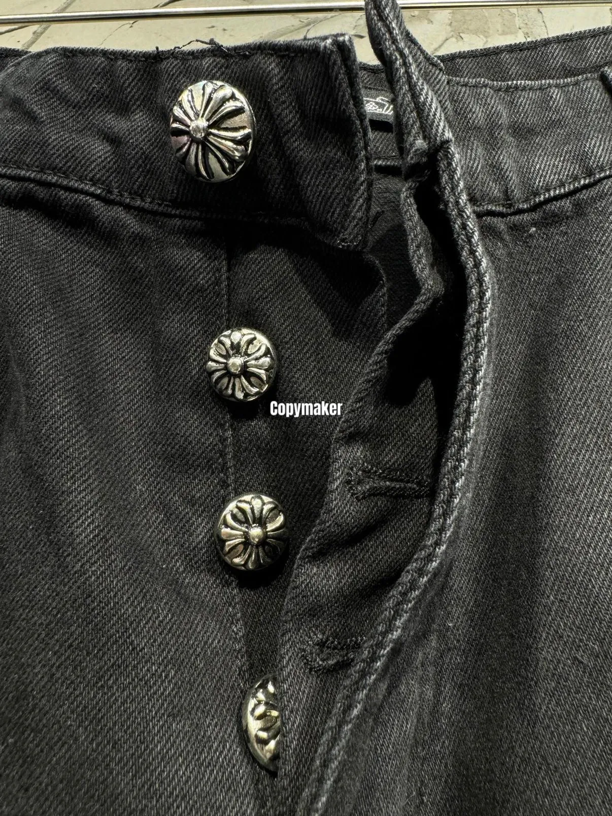 【618新品】Chrome Hearts Chino 克羅心 鍍銀五金後口袋拼皮十字架 牛仔短褲休閒褲