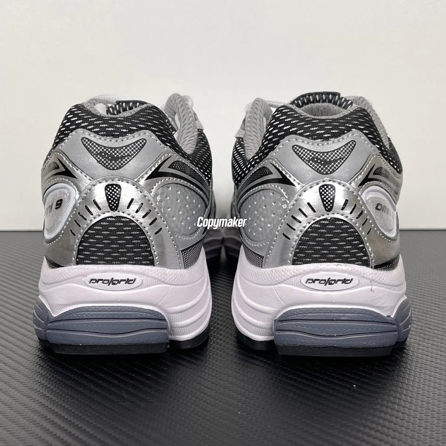 【預售】Saucony Pro Grid Omni 9 OG 減震機能運動鞋休閒鞋 灰銀