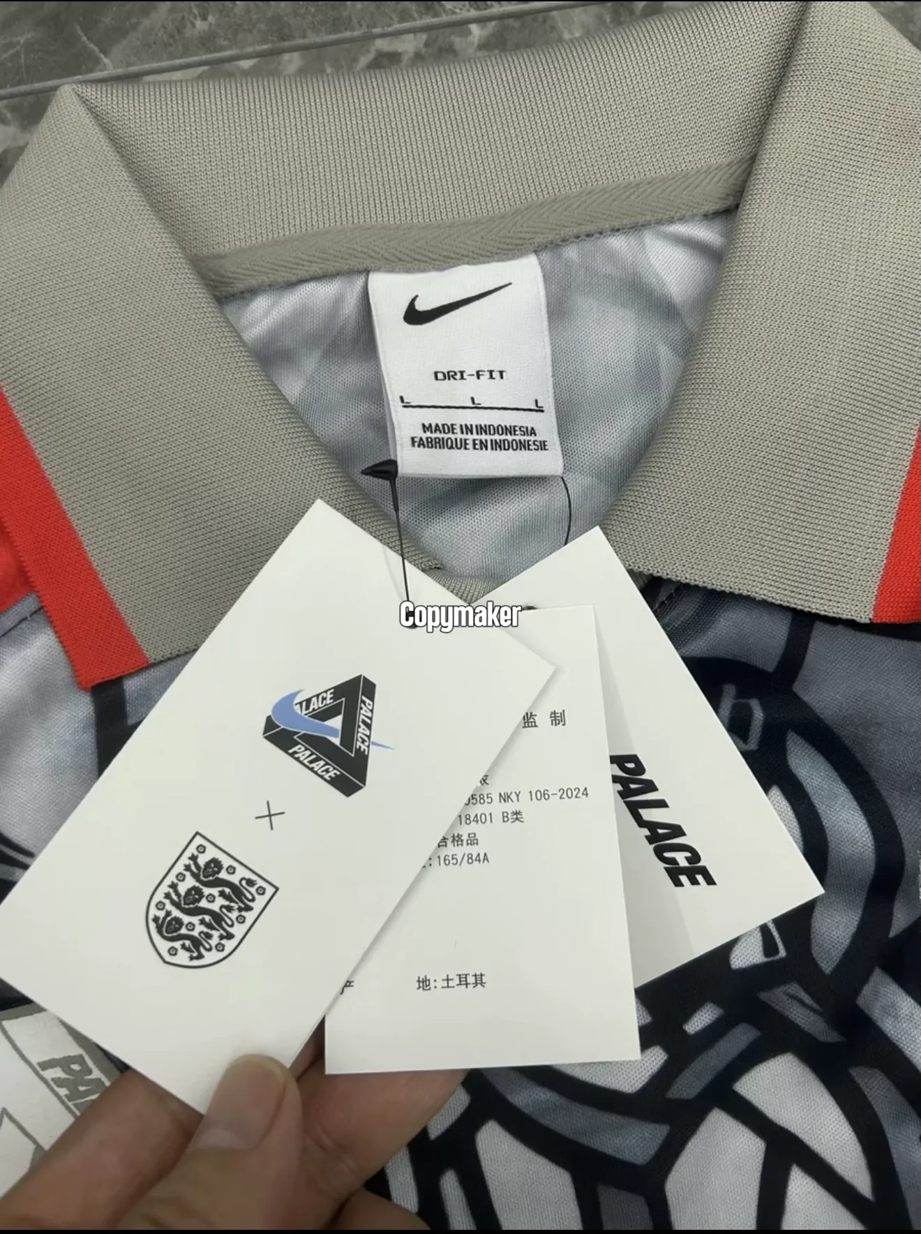 【預售】PALACE x NK x 英格蘭足球隊 26SS 三方聯名雕像印花 後背大印花 短袖T恤