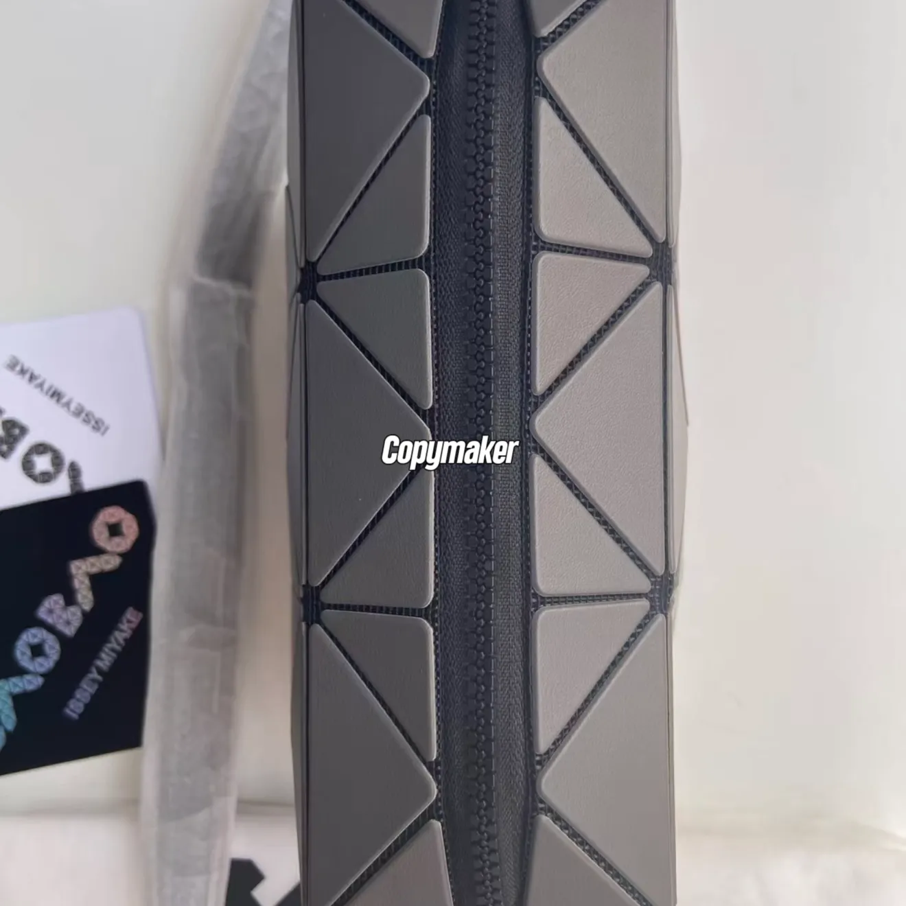 【預售】lssey Mivake 23SS 三宅一生 Cuboid 邱比特 小方盒單肩包側背包斜背包 碳灰