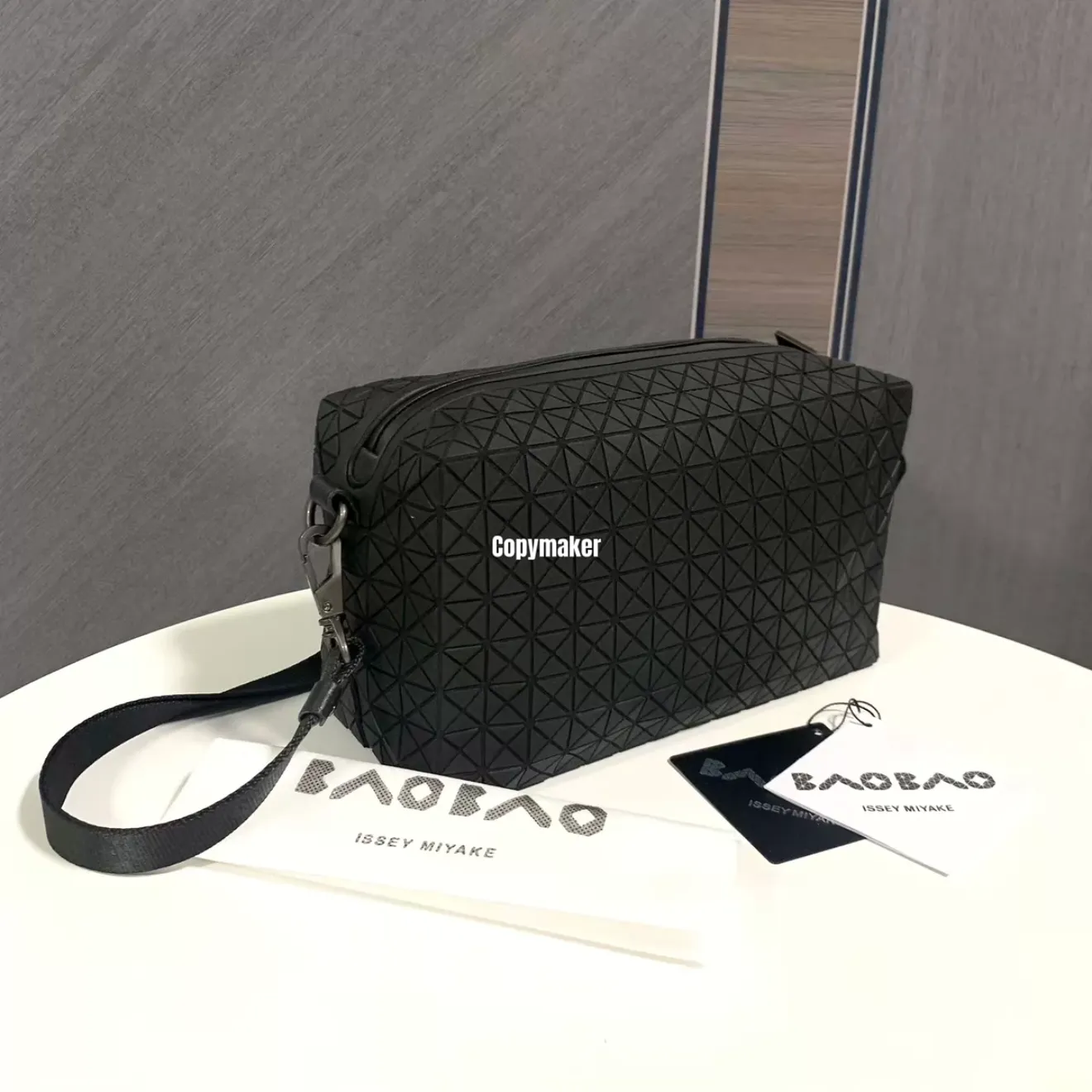 【預售】lssey Mivake 24SS 三宅一生 Kuro Saddle 相機包單肩包側背包斜背包 黑色