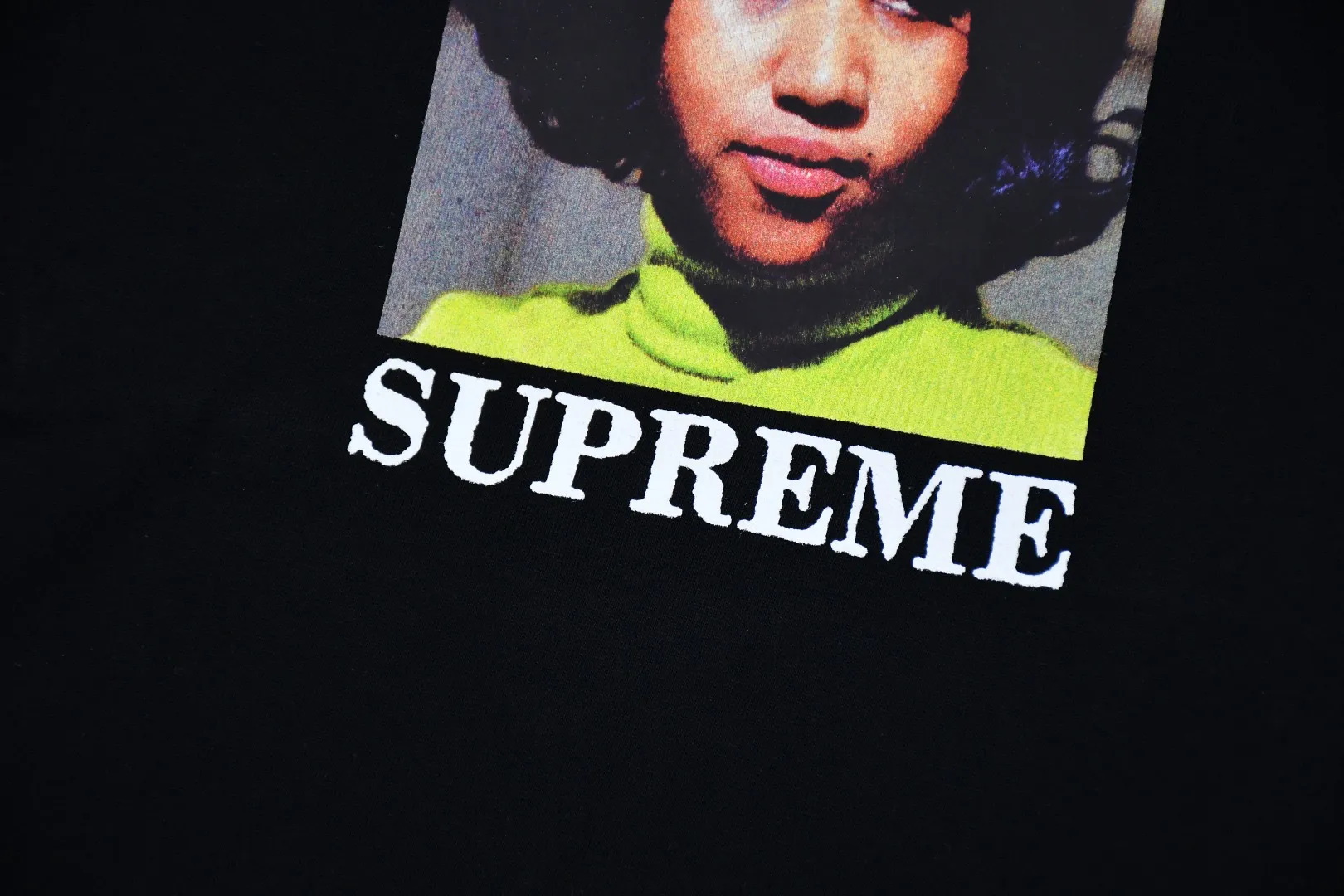 【預售】Sup SS26 WEEK7 Aretha Tee 人物圖像印花 短袖T恤 黑/白