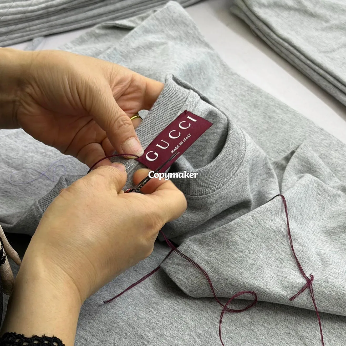 【預售】【過驗】GUC 26SS 秀款 經典雙Ｇ刺繡 短袖T恤 簡約素色 灰色