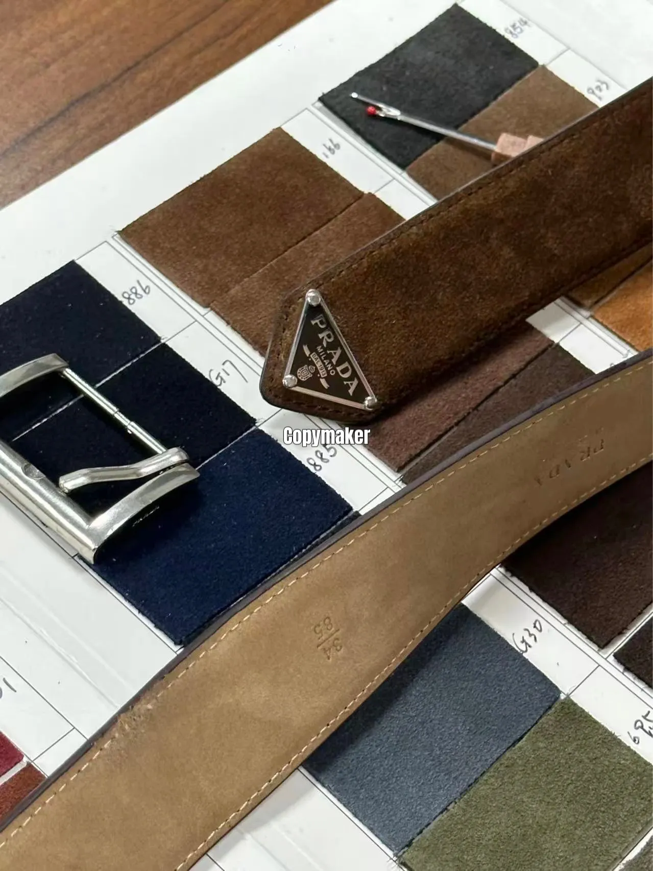 【現貨】【過驗】PRA  25FW 三角標 麂皮頭層牛皮 美拉德色系KF原廠三角牌皮帶腰帶