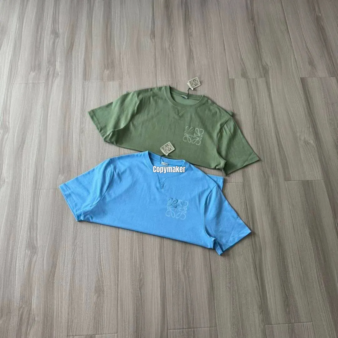 【預售】LOWE 26SS 春夏系列 Anagram幾何刺繡 簡約素色 V型短袖T恤 藍色/灰綠