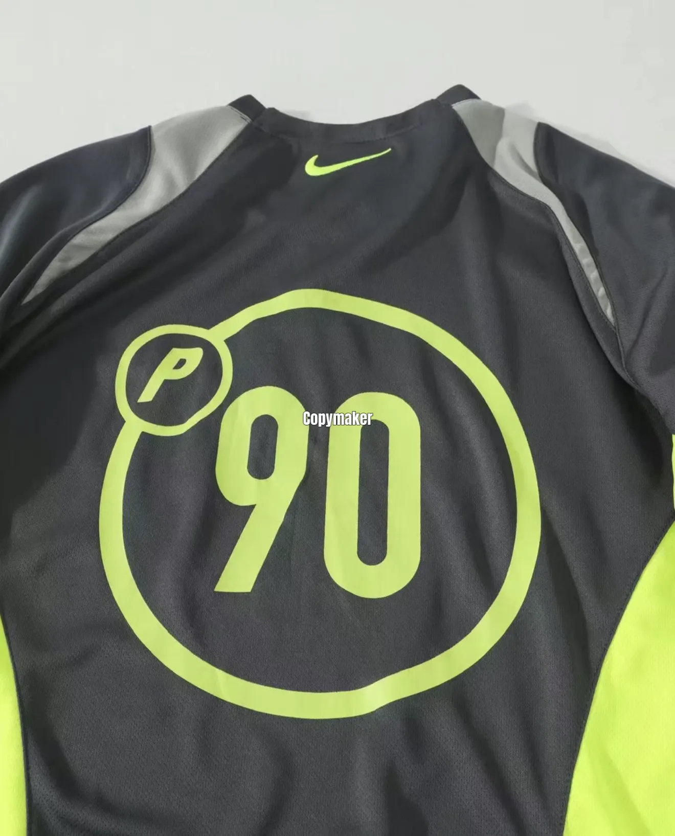 【預售】PALACE x NK  26SS 聯名 TOTAL P90 JERSEY logo 印花球衣短袖T恤